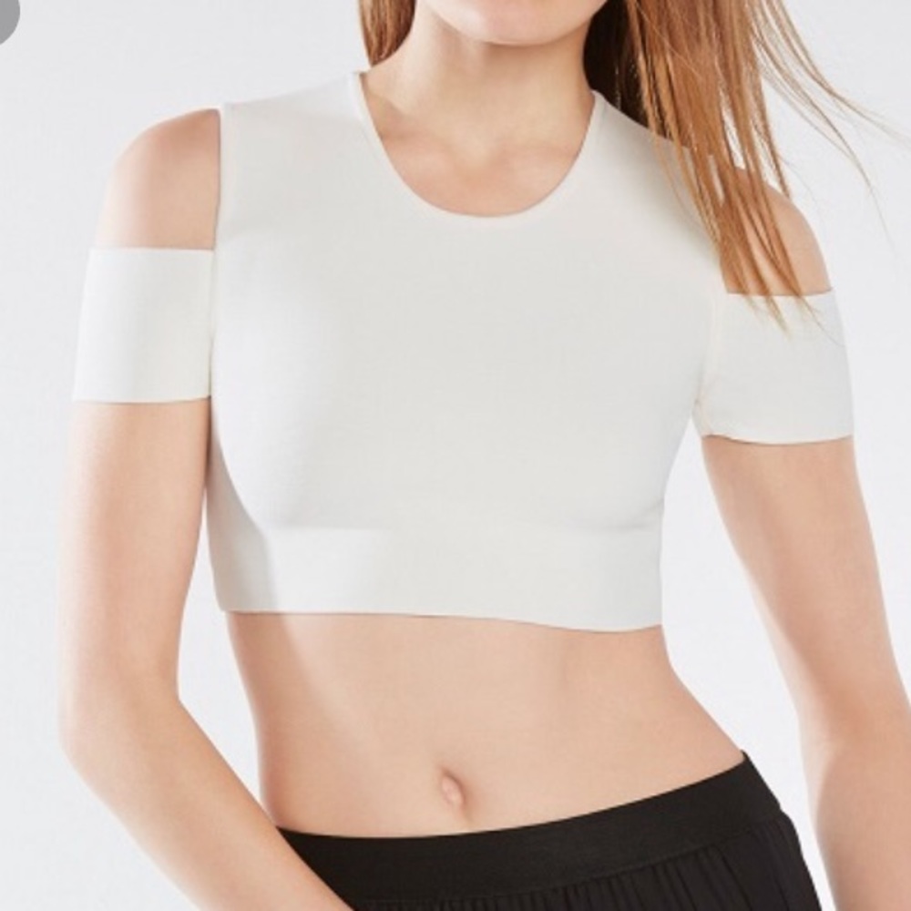 BCBG Shoulder show Crop Top